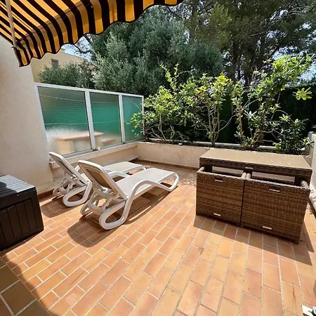 Apartment Avec Terrasse, 150m De La